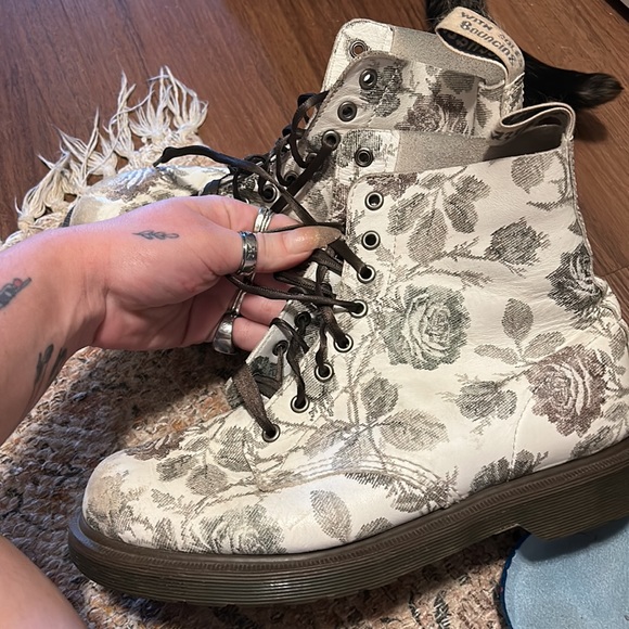 Rare Distressed floral Dr. Martens! - Picture 5 of 11